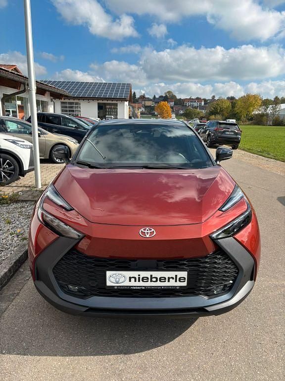 Neu Toyota C-HR 223 PS (164 kW) 2025 Orange SUV
