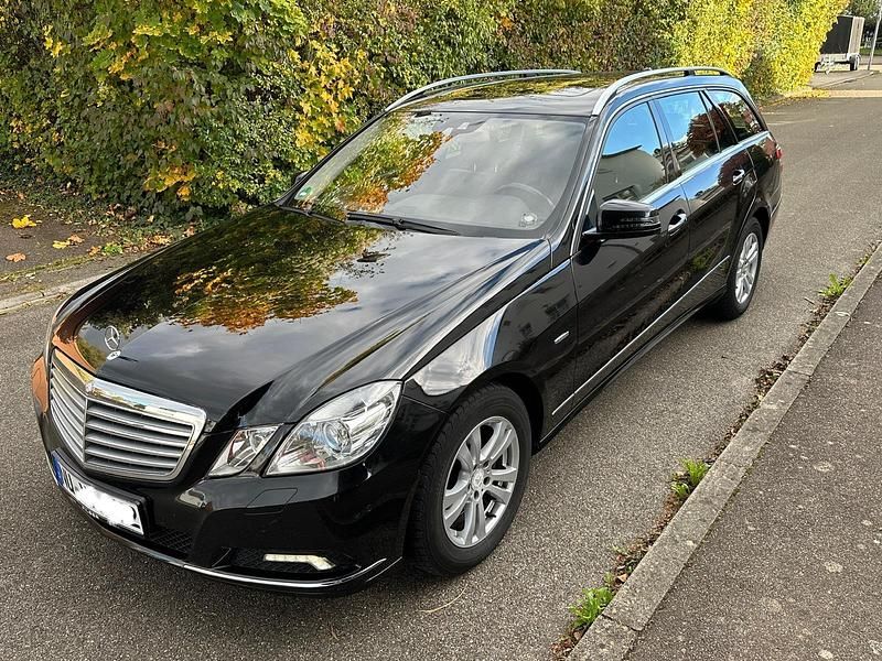 Schwarz Gebraucht 2009 Mercedes E350 Kombi | 7.850 € (Fairer Preis) - Bild 1/4