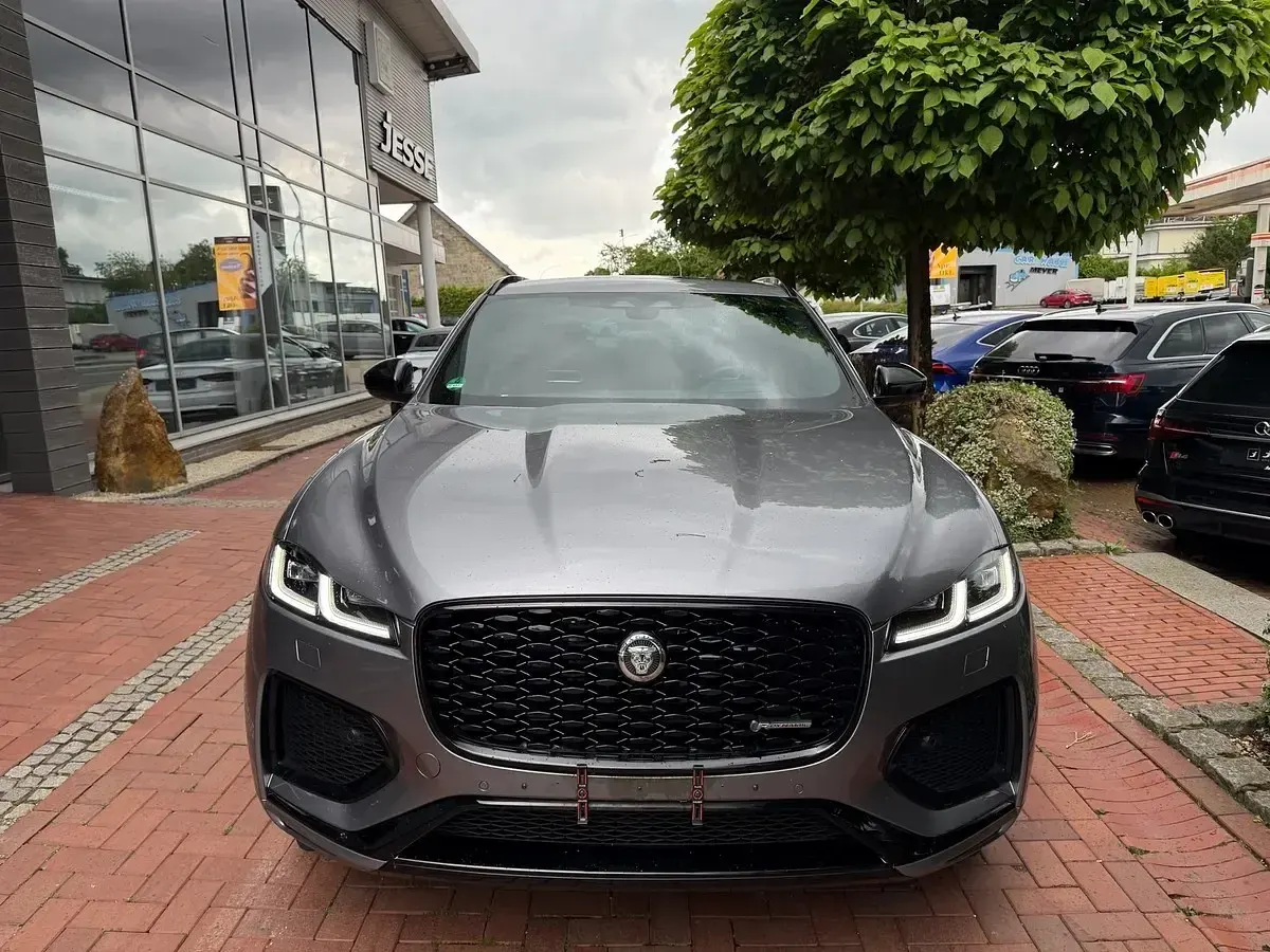 Gebraucht Jaguar F-Pace R-Dynamic 404 PS (297 kW) 2023 Grau metallic SUV