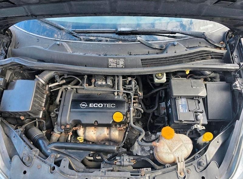 Second-hand Opel Corsa 80 CP (58 kW) 2010 Negru Hatchback