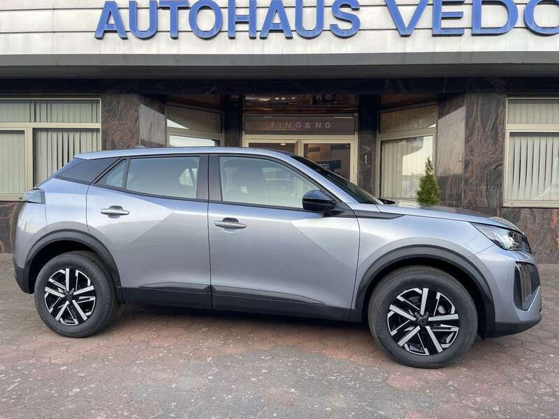 Grau Neu 2024 Peugeot 2008 Active SUV | 20.990 € (Superpreis) - Bild 1/4