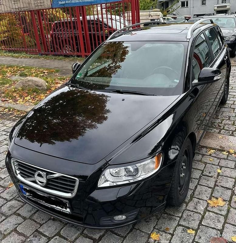 Schwarz Gebraucht 2012 Volvo V50 Business Edition Kombi | 6.500 € (Fairer Preis) - Bild 1/4