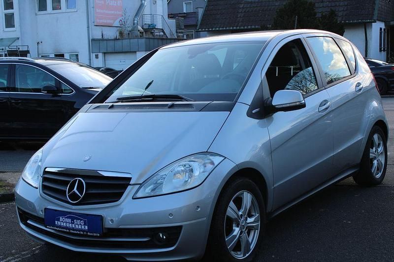 Gebraucht Mercedes A160 95 PS (69 kW) 2011 Silber Van / Kleinbus