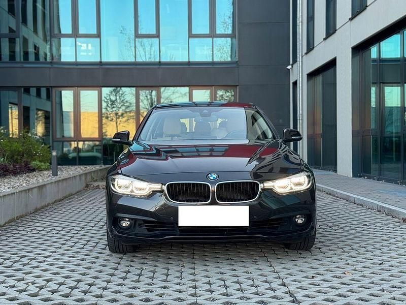 Second-hand BMW 330 Advantage 258 CP (189 kW) 2017 Maro Break