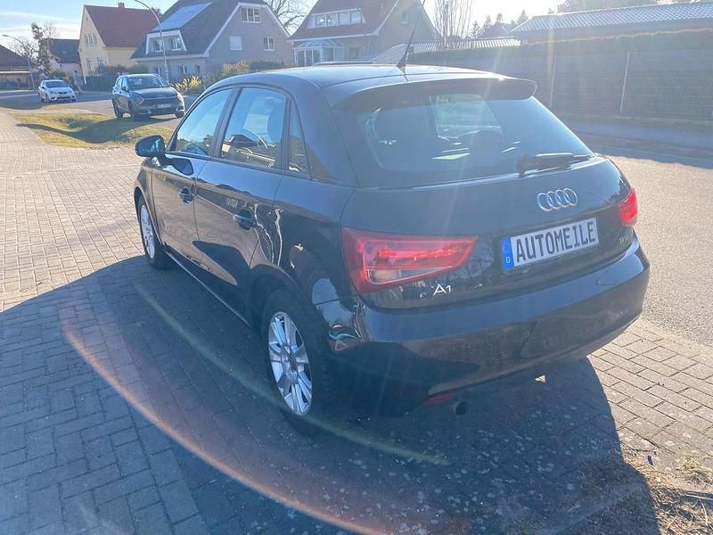 Gebraucht Audi A1 Attraction 86 PS (63 kW) 2014 Brillantschwarz Kleinwagen