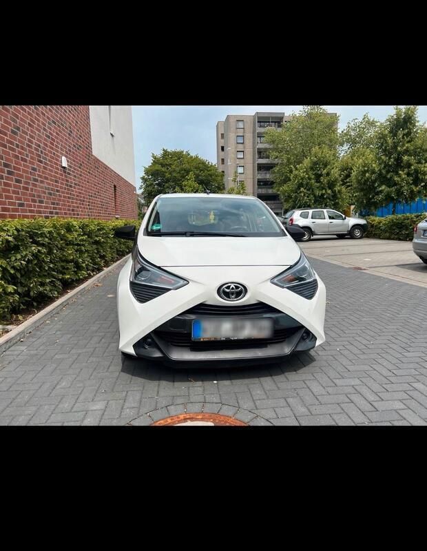 Weiß Gebraucht 2021 Toyota Aygo Kleinwagen | 7.500 € (Guter Preis) - Bild 1/4