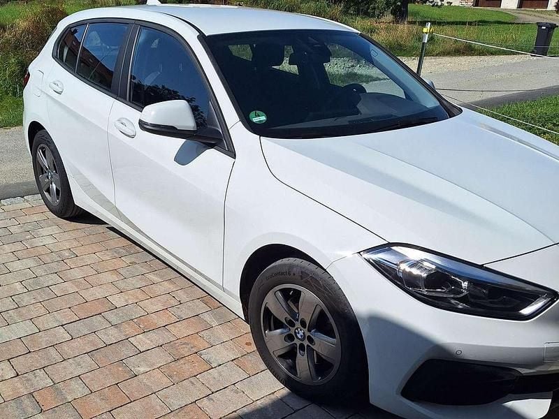 Gebraucht BMW 118 Advantage 150 PS (110 kW) 2022 Weiß Kleinwagen