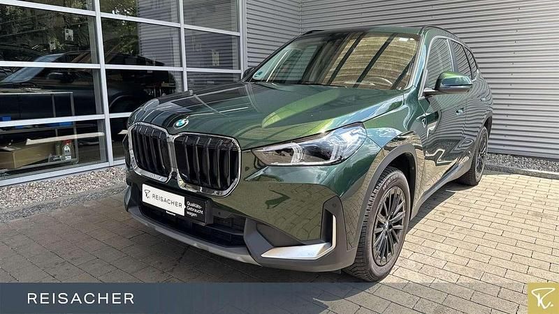 Sanremo green metallic Gebraucht 2024 BMW X1 Efficient Dynamics SUV | 39.349 € (Fairer Preis) - Bild 1/4