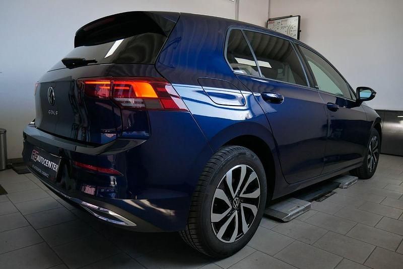 Gebraucht VW Golf VII Active 150 PS (110 kW) 2021 Atlantic blue met. (metallic) Kleinwagen
