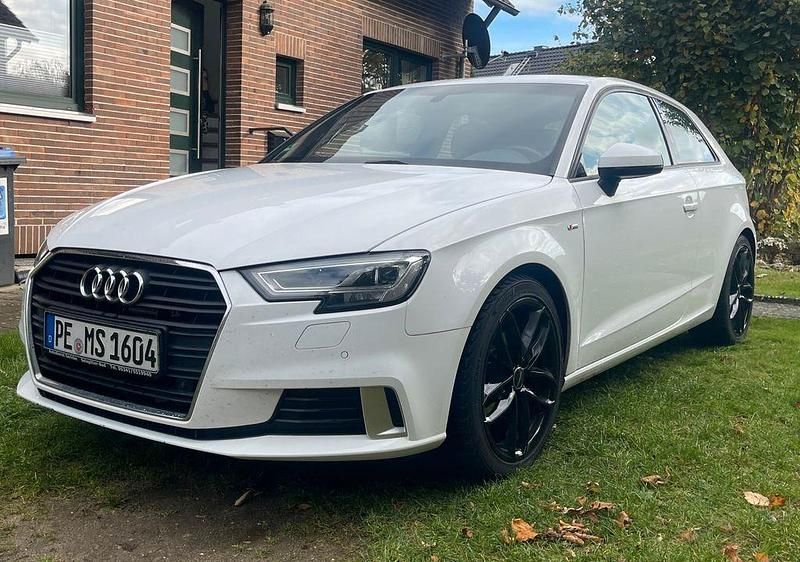 Weiß Gebraucht 2017 Audi A3 S-Line Limousine | 17.000 € (Fairer Preis) - Bild 1/4