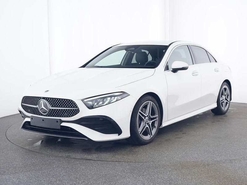 Weiß Gebraucht 2024 Mercedes A180 AMG Limousine | 30.440 € (Fairer Preis) - Bild 1/3