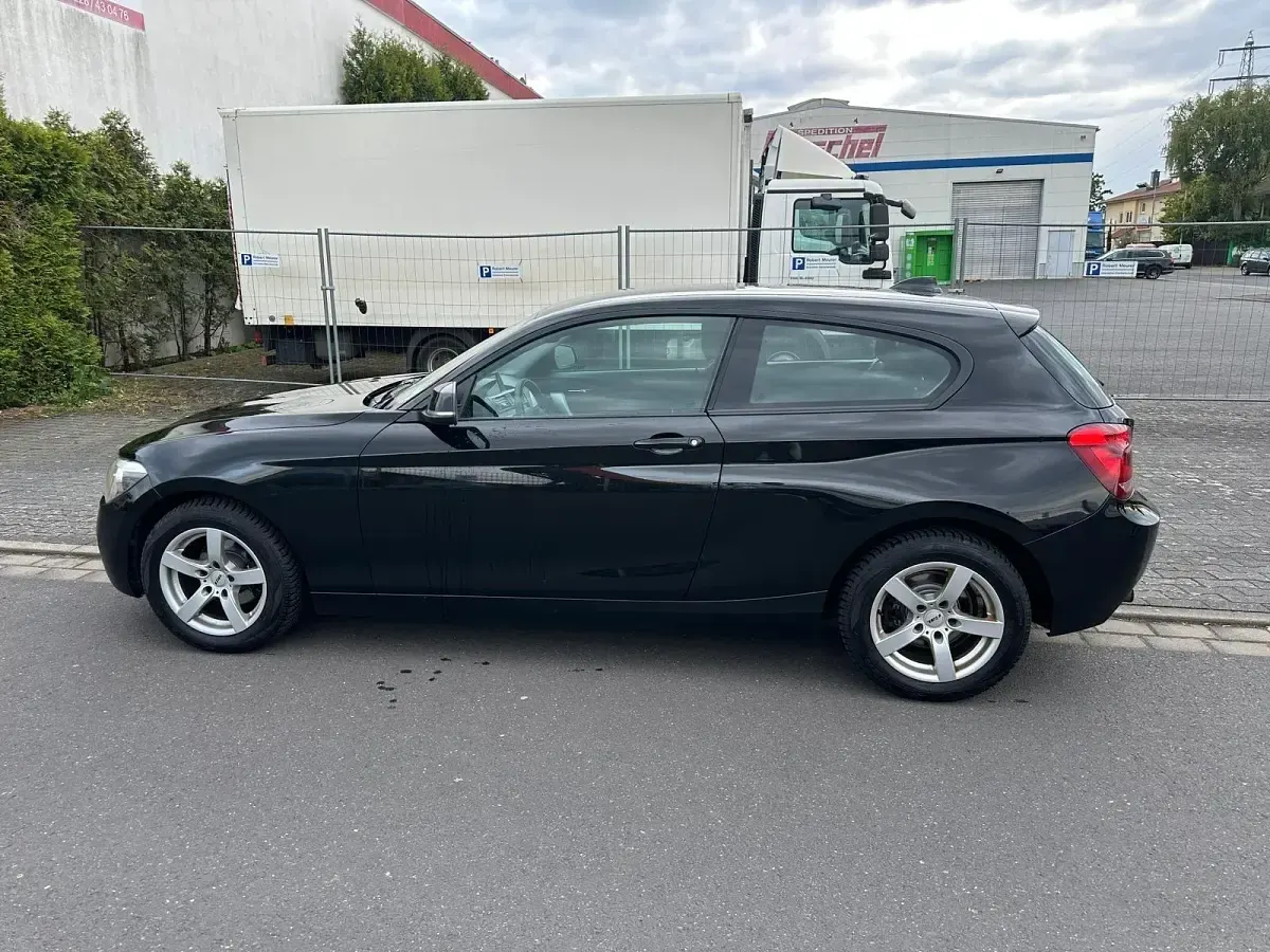 Gebraucht BMW 114 102 PS (75 kW) 2012 Schwarz Kleinwagen