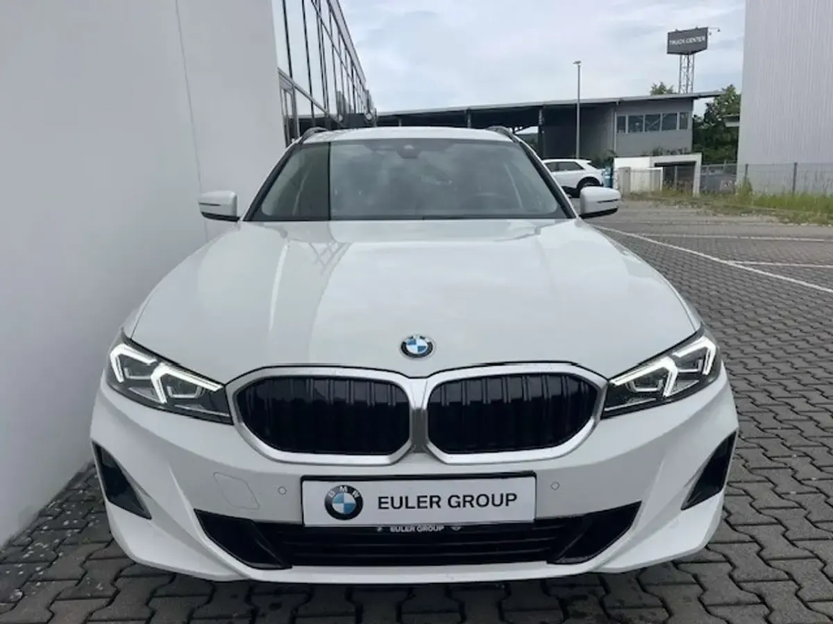 Gebraucht BMW 318 Comfort Edition 156 PS (114 kW) 2025 Weiss Kombi