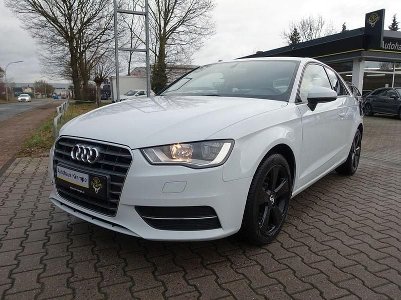 Weiß Gebraucht 2015 Audi A3 Attraction Limousine | 11.980 € (Fairer Preis) - Bild 1/4