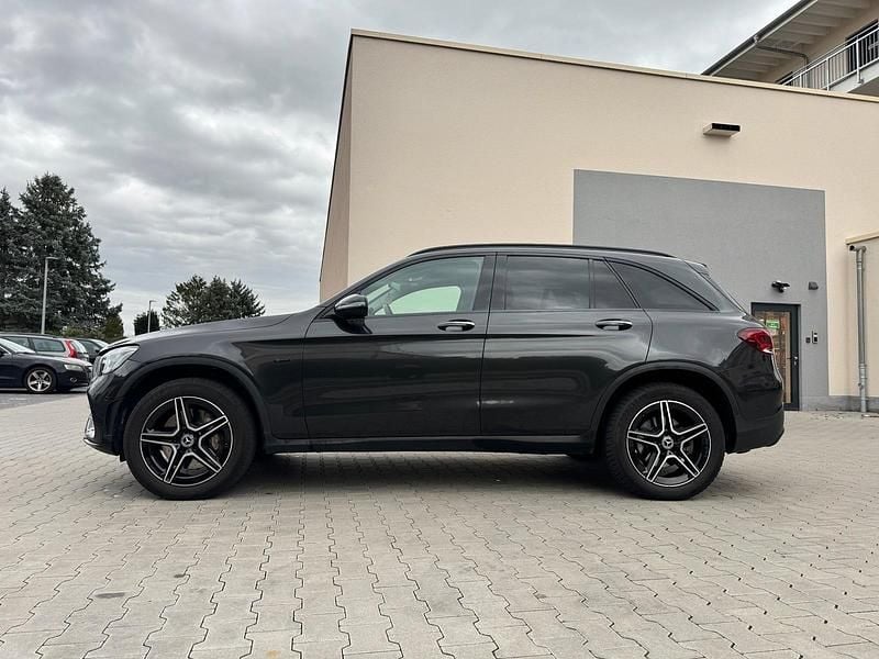Gebraucht Mercedes GLC300e 306 PS (225 kW) 2021 Schwarz SUV
