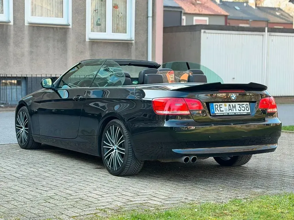 Gebraucht BMW 330 Cabriolet 245 PS (180 kW) 2010 Schwarz Cabrio