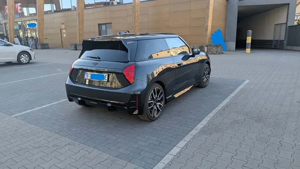 Usata Mini Cooper SE 160 kW (218 CV) 2024 Grigio Utilitaria