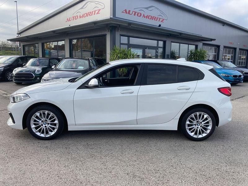 Weiß Gebraucht 2022 BMW 116 Kleinwagen | 20.900 € (Fairer Preis) - Bild 1/4