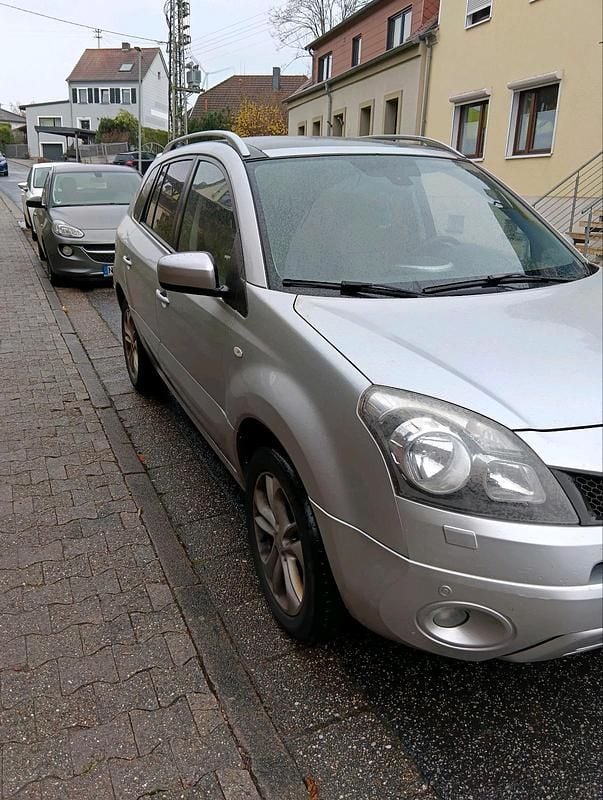 Grau Gebraucht 2011 Renault Koleos Bose Edition SUV | 4.399 € (Fairer Preis) - Bild 1/4