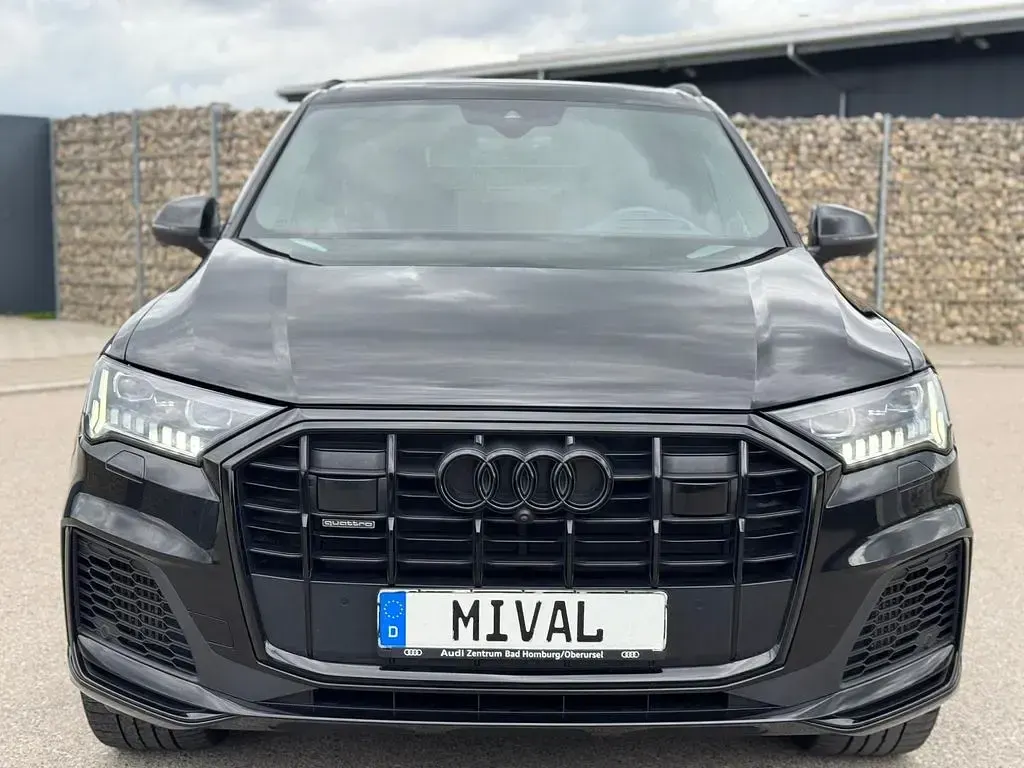 Używany Audi Q7 S-Line 340 KM (250 kW) 2023 Czarny SUV