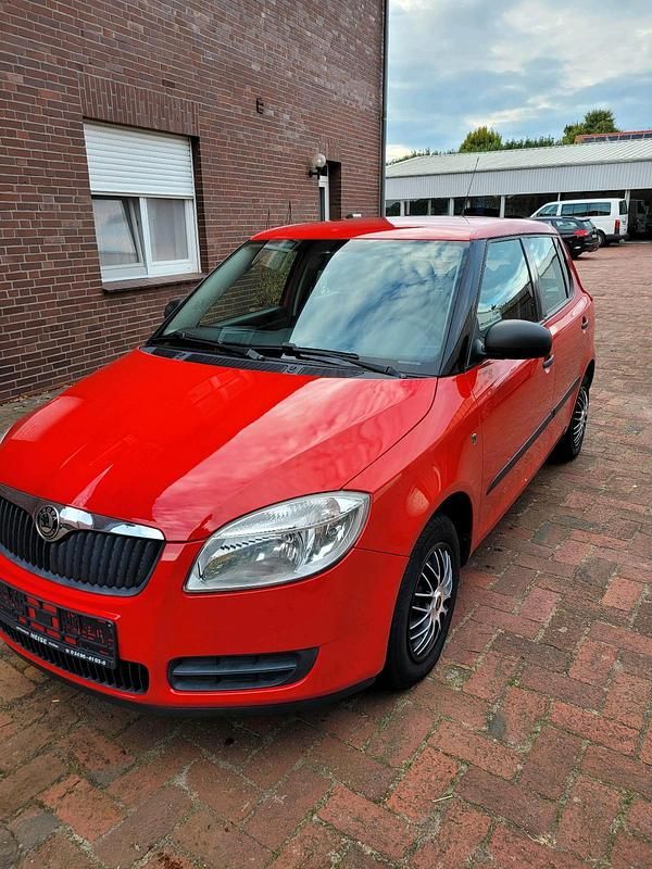 Rot Gebraucht 2010 Skoda Fabia Kleinwagen | 1.650 € (Fairer Preis) - Bild 1/4