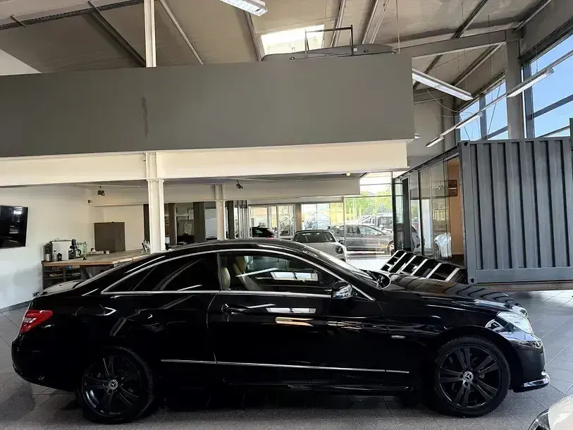 Używany Mercedes E250 AMG 204 KM (150 kW) 2011 Czarny Coupe