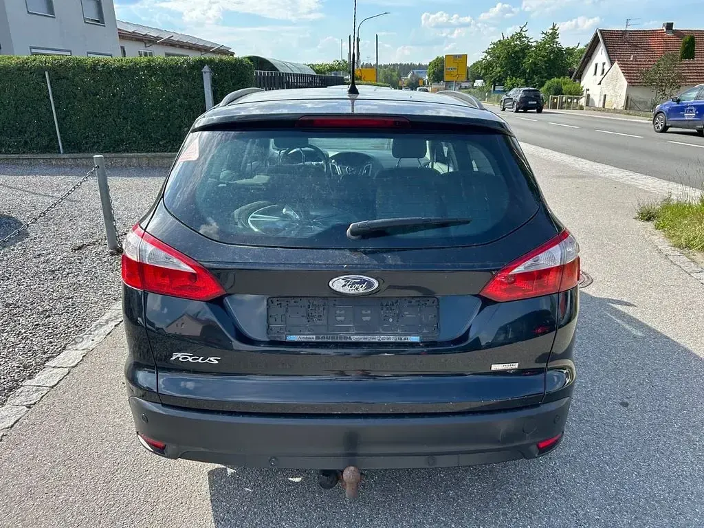 Gebraucht Ford Focus Trend 116 PS (85 kW) 2013 Schwarz Limousine