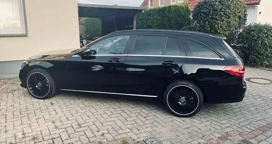 Gebraucht Mercedes C220 194 PS (142 kW) 2019 Schwarz Kombi