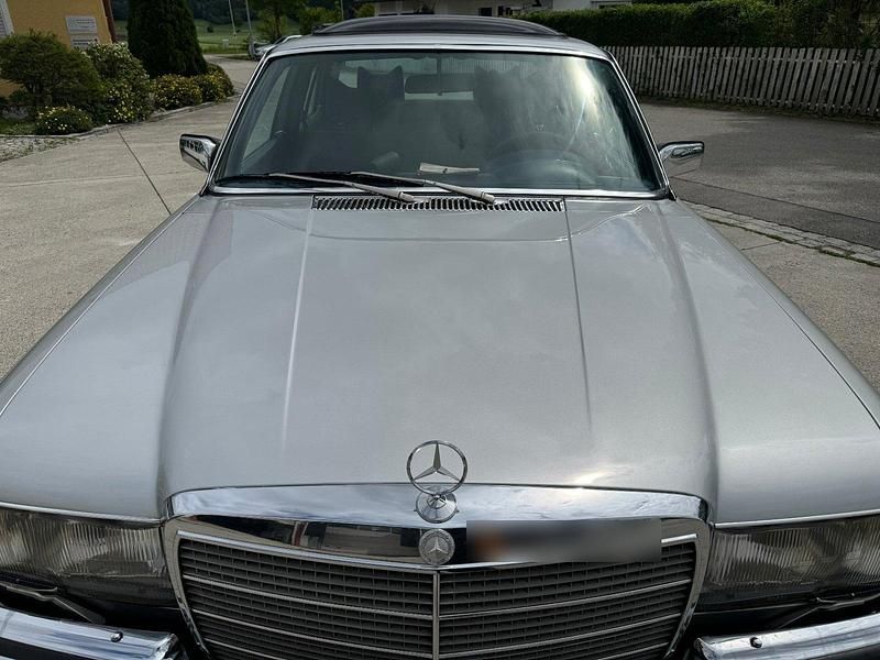 Gebraucht Mercedes 450 286 PS (210 kW) 1977 Silber Limousine