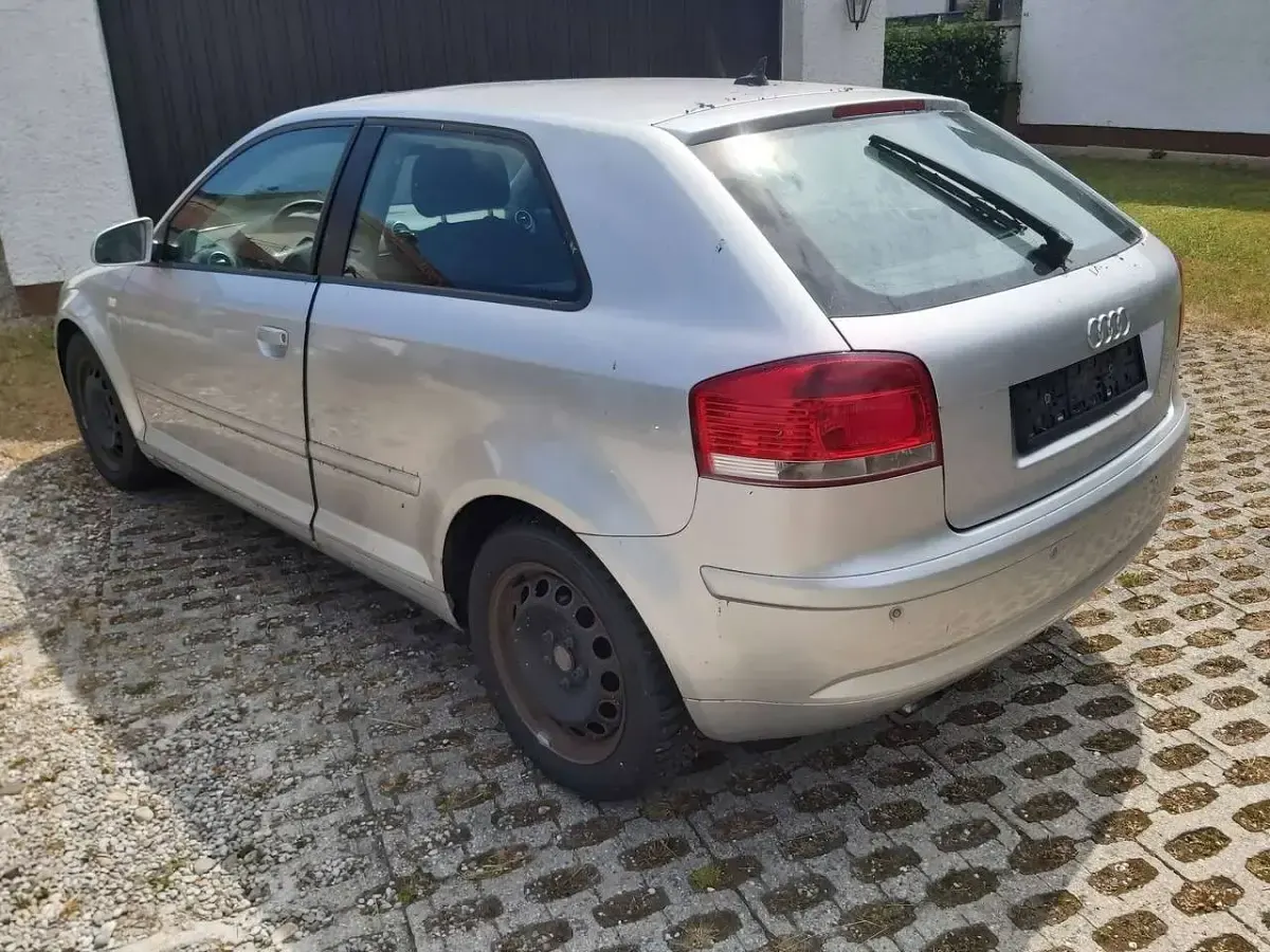 Gebraucht Audi A3 Attraction 140 PS (102 kW) 2004 Lichtsilber metallic Kleinwagen