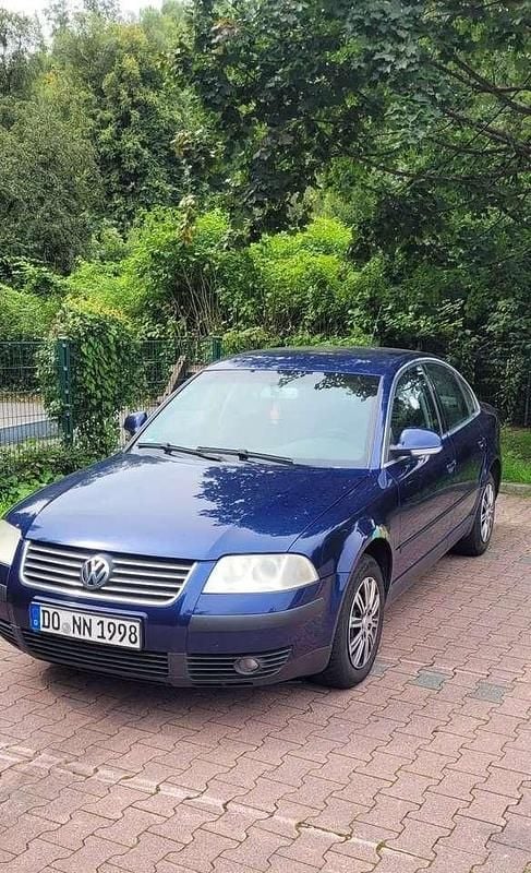 Blau Gebraucht 2004 VW Passat Limousine | 1.750 € (Guter Preis) - Bild 1/4