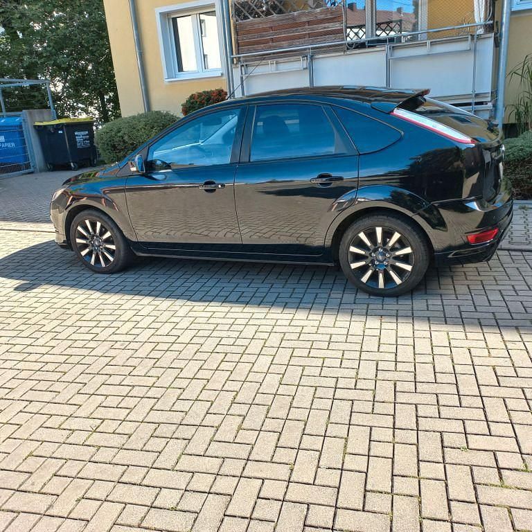 Schwarz Gebraucht 2009 Ford Focus Style Limousine | 5.009 € (Etwas zu teuer) - Bild 1/4