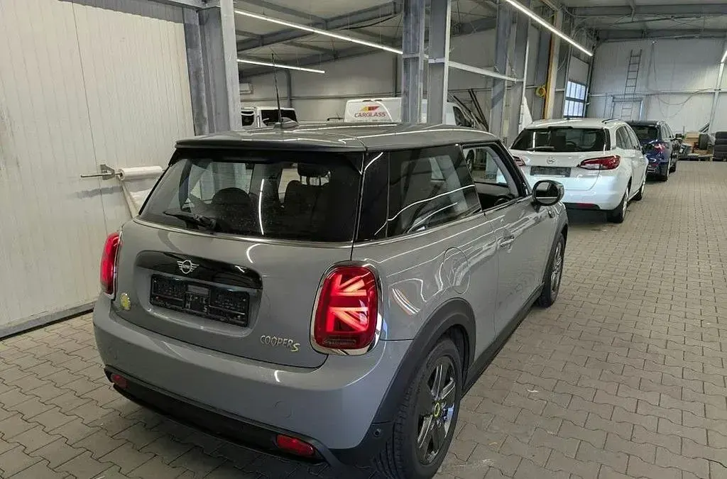 Używany Mini Cooper 135 kW (184 KM) 2022 Szary Hatchback