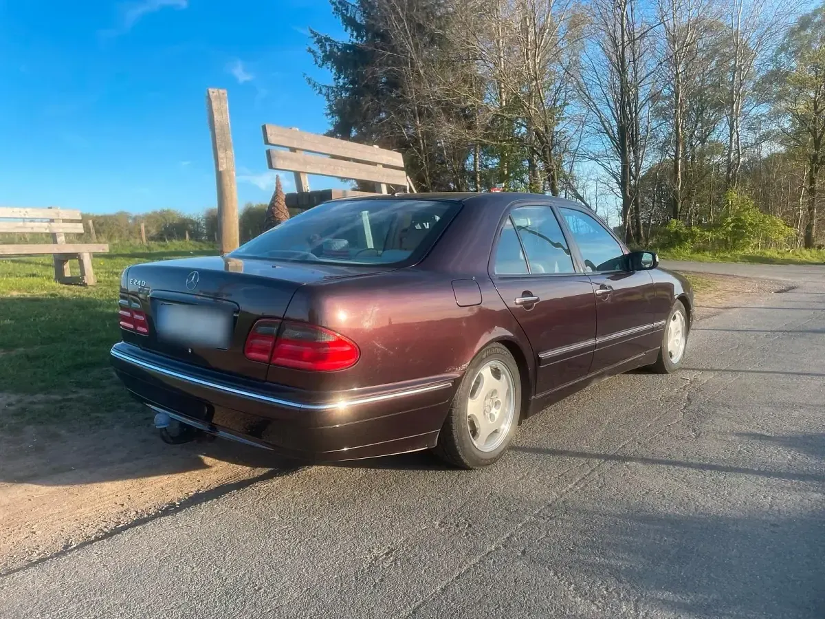 Gebraucht Mercedes E240 170 PS (125 kW) 2001 Violet Limousine