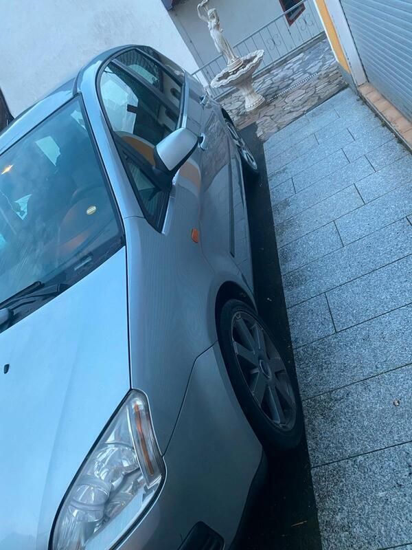 Silber Gebraucht 2003 Ford C-MAX Van / Kleinbus | 1.000 € (Fairer Preis) - Bild 1/4