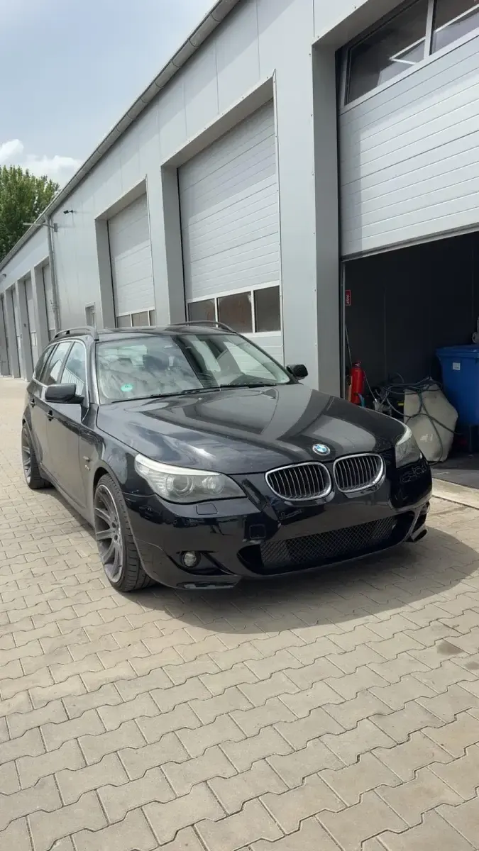 Gebraucht BMW 525 197 PS (144 kW) 2009 Schwarz Kombi