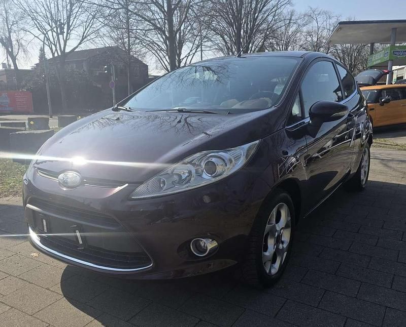 Gebraucht Ford Fiesta 82 PS (60 kW) 2009 Rot Kleinwagen