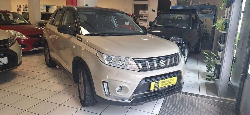 Beige Gebraucht 2019 Suzuki Vitara Comfort SUV | 19.490 € (Fairer Preis) - Bild 1/4