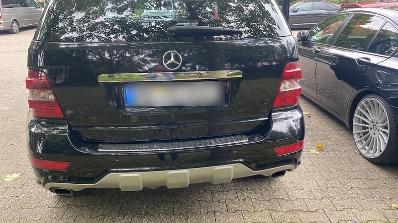 Schwarz Gebraucht 2008 Mercedes ML320 SUV | 9.500 € (Fairer Preis) - Bild 1/4