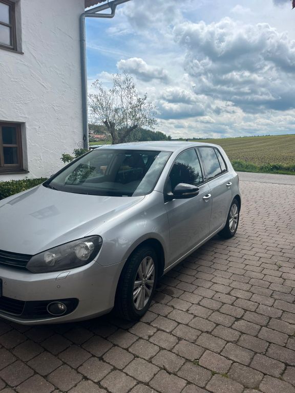 Silber Gebraucht 2011 VW Golf VI Style Limousine | 3.900 € (Guter Preis) - Bild 1/4