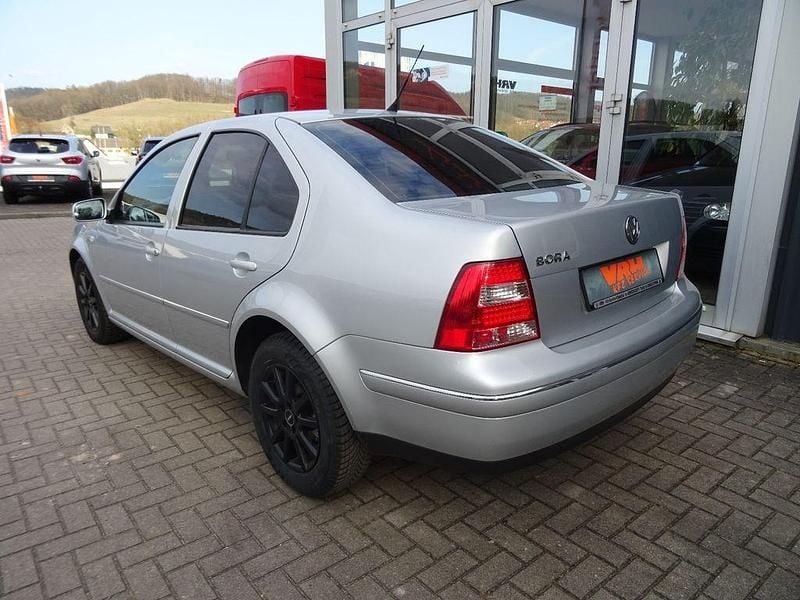 Gebraucht VW Bora 75 PS (55 kW) 2002 Silber Limousine