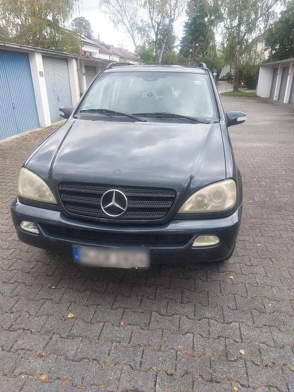 Schwarz Gebraucht 2003 Mercedes ML270 SUV | 2.500 € - Bild 1/4