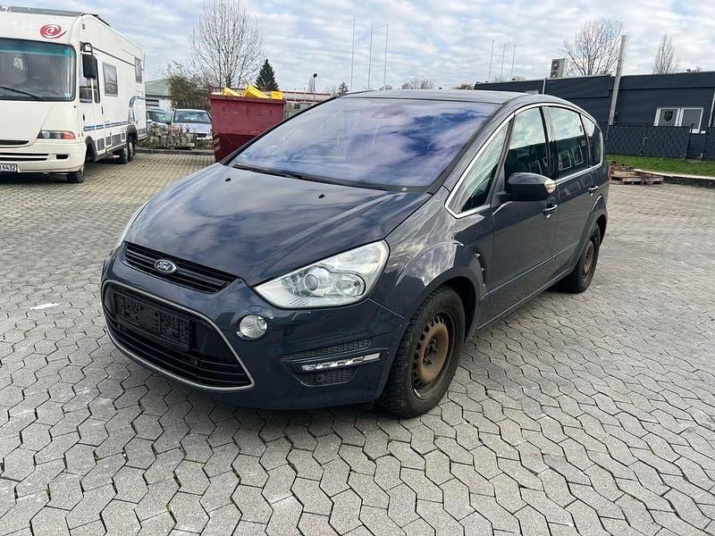 Grau Gebraucht 2013 Ford S-MAX Titanium Van / Kleinbus | 2.899 € (Superpreis) - Bild 1/4