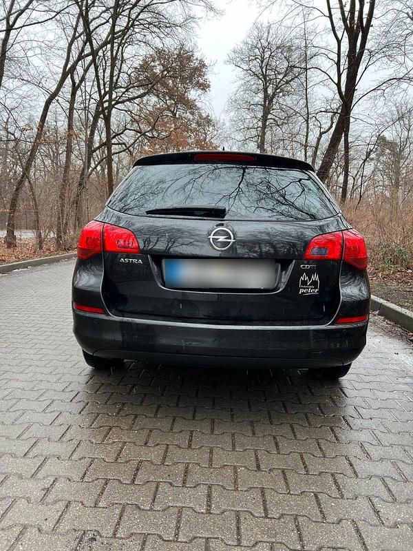 Usata Opel Astra 125 CV (91 kW) 2012 Nero Station wagon