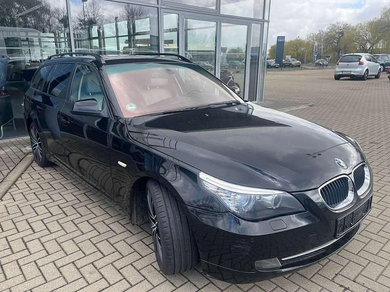 Gebraucht BMW 520 177 PS (130 kW) 2009 Black sapphire metallic Kombi