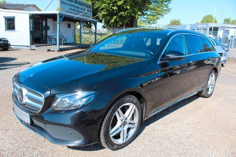 Schwarz Gebraucht 2017 Mercedes E400 Avantgarde Limousine | 16.995 € (Fairer Preis) - Bild 1/4