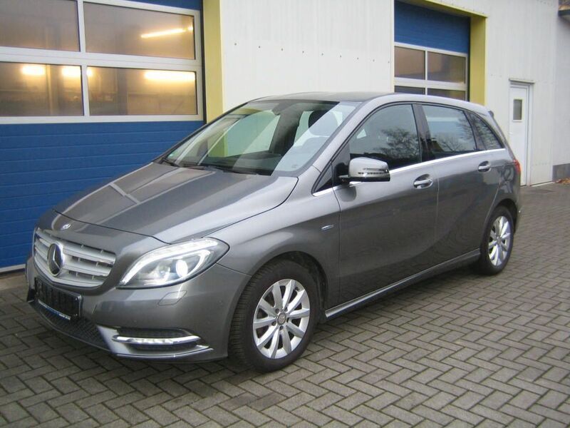 Grau Gebraucht 2012 Mercedes B180 Van / Kleinbus | 11.990 € (Fairer Preis) - Bild 1/4