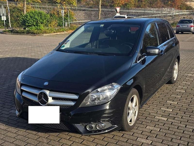 Schwarz Gebraucht 2013 Mercedes B200 Van / Kleinbus | 9.000 € (Fairer Preis) - Bild 1/4