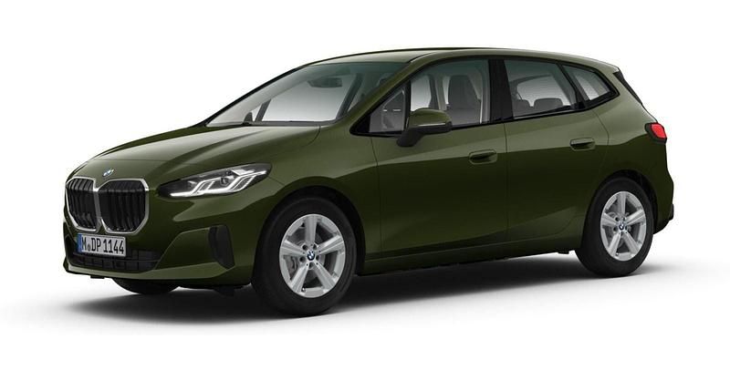 Grün Gebraucht 2025 BMW 220 Active Tourer Luxury Line Van / Kleinbus | 31.579 € (Guter Preis) - Bild 1/4