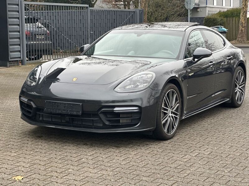 Grau Gebraucht 2018 Porsche Panamera 4 Chrono Limousine | 62.750 € (Fairer Preis) - Bild 1/4
